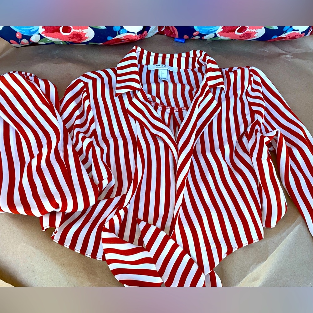 Light Cropped Tie-front Shirt